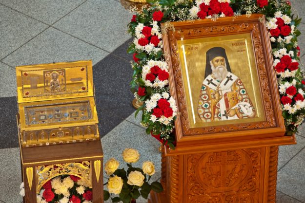 Мощи_святителя_Нектария_Эгинского