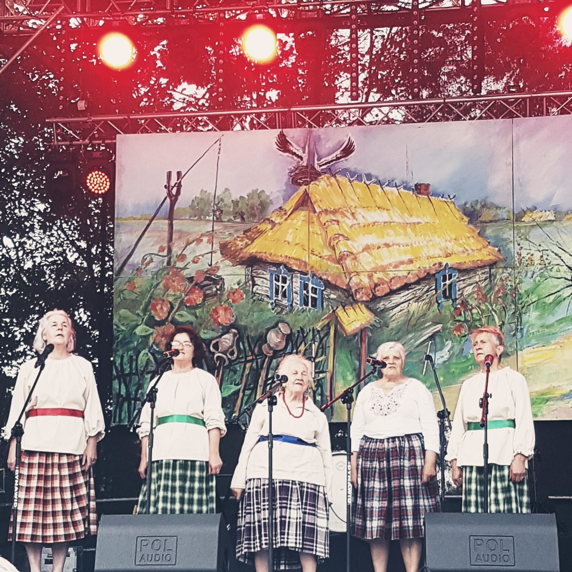 Z wiejskiego podwórza