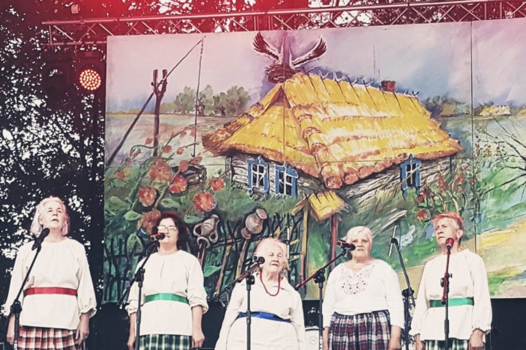 Z wiejskiego podwórza